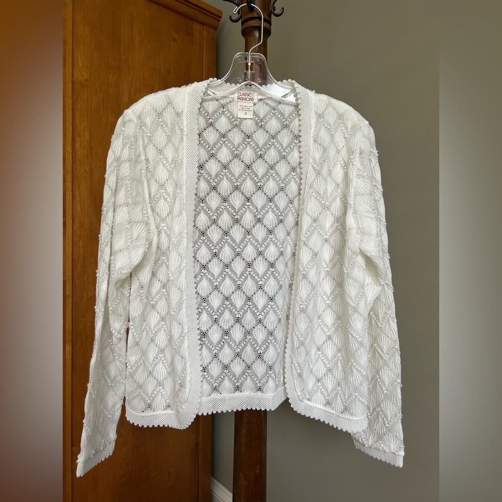 Classic Fashions White knit Cardigan Size S